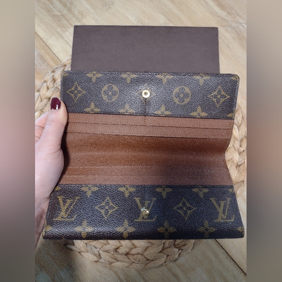 Louis Vuitton long wallet - Picture 9 of 9